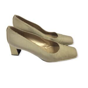 Vintage Stuart Weitzman Low Block Heels 8.5 AA Narrow Womens Light Gold Nylon